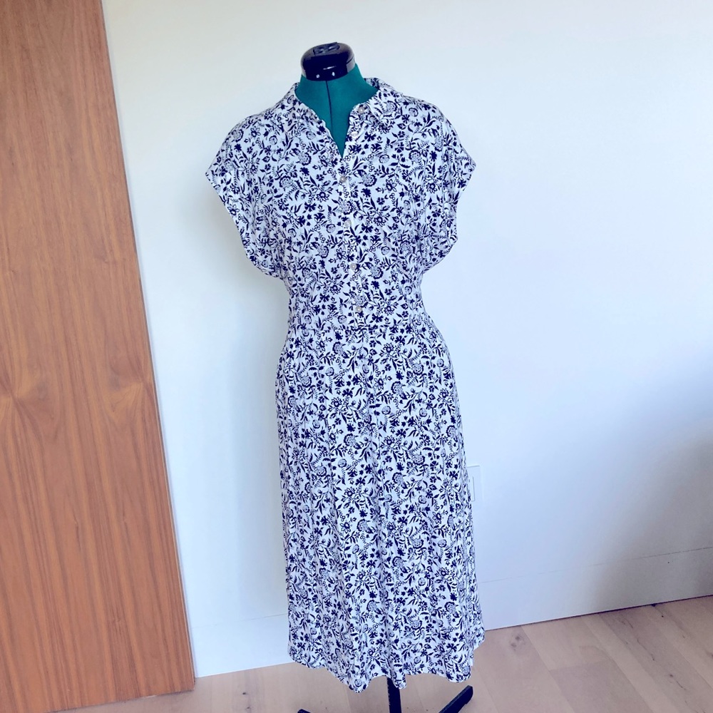 NWOT Boden Navy & White Shirtdress with Button Front & adjustable tie back